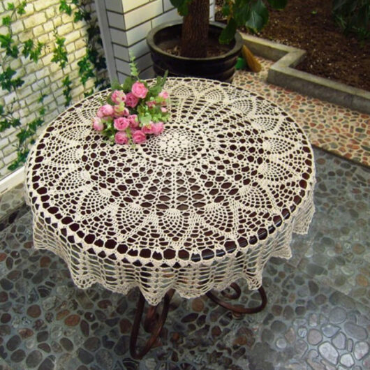 Round beige tablecloth in hand-crocheted cotton, vintage style, woven, with lace.